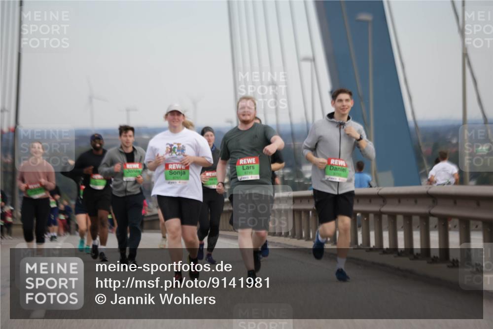 03.10.2025 - Köhlbrandbrückenlauf Jannik Wohlers http://msf.ph/oto/9141981 03.10.2025 15:40:28 Position 1 8751, 8749, 8750 meine-sportfotos.de