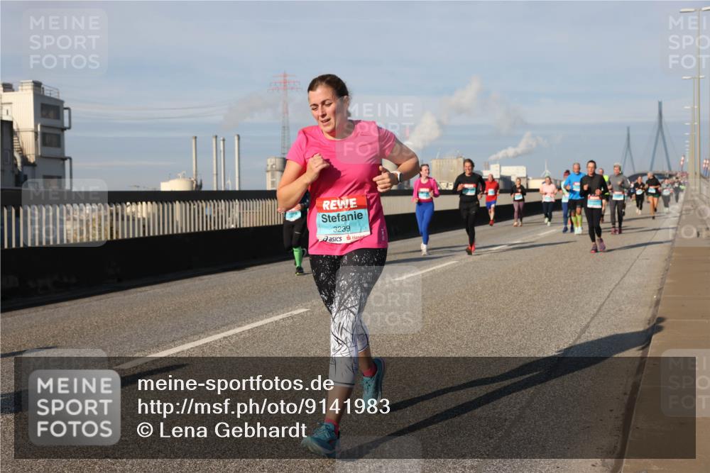 03.10.2025 - Köhlbrandbrückenlauf Lena Gebhardt http://msf.ph/oto/9141983 03.10.2025 09:59:49 Position 2 3239 meine-sportfotos.de