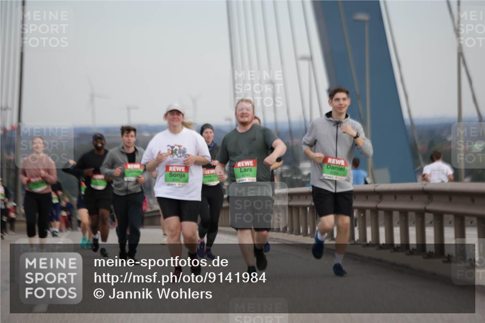 03.10.2025 - Köhlbrandbrückenlauf Jannik Wohlers http://msf.ph/oto/9141984 03.10.2025 15:40:28 Position 1 8751, 8749, 8750 meine-sportfotos.de