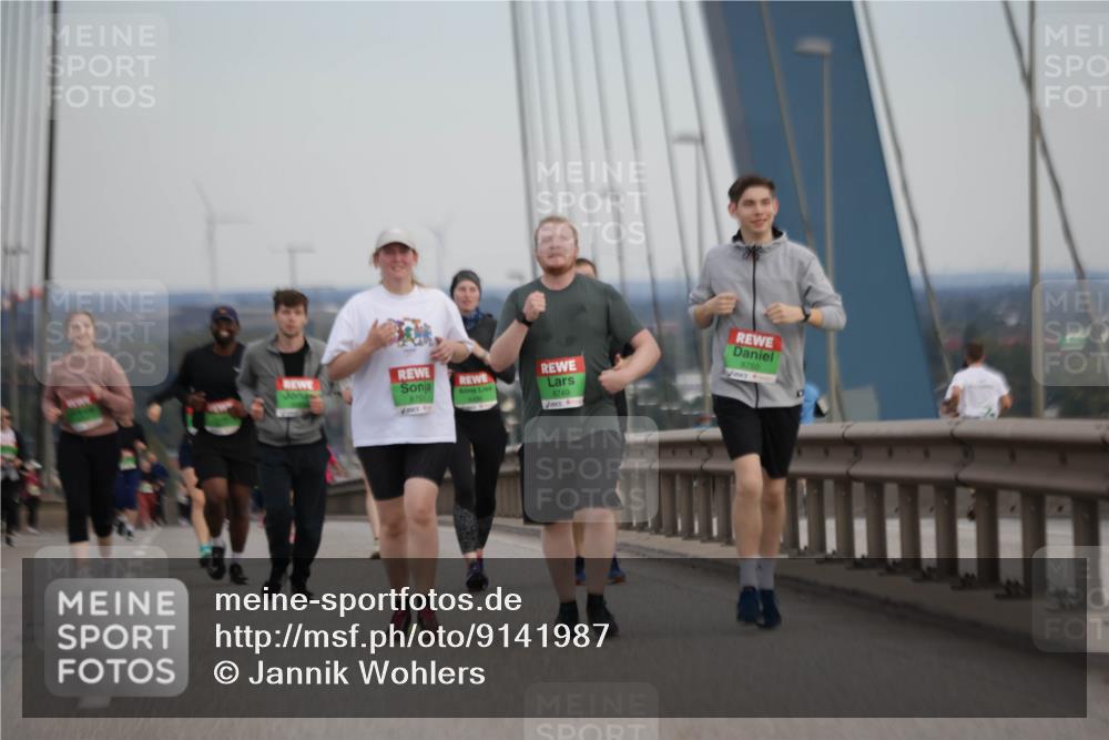 03.10.2025 - Köhlbrandbrückenlauf Jannik Wohlers http://msf.ph/oto/9141987 03.10.2025 15:40:29 Position 1 609, 8750, 8751, 8749 meine-sportfotos.de