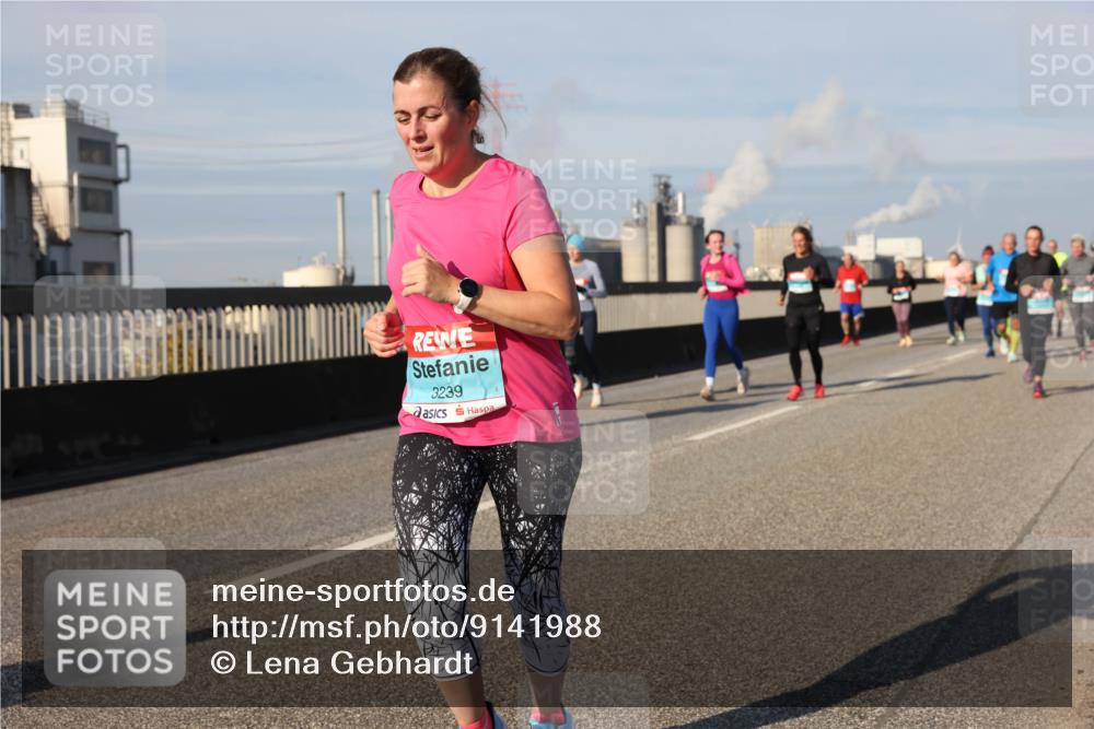 03.10.2025 - Köhlbrandbrückenlauf Lena Gebhardt http://msf.ph/oto/9141988 03.10.2025 09:59:49 Position 2 3239 meine-sportfotos.de