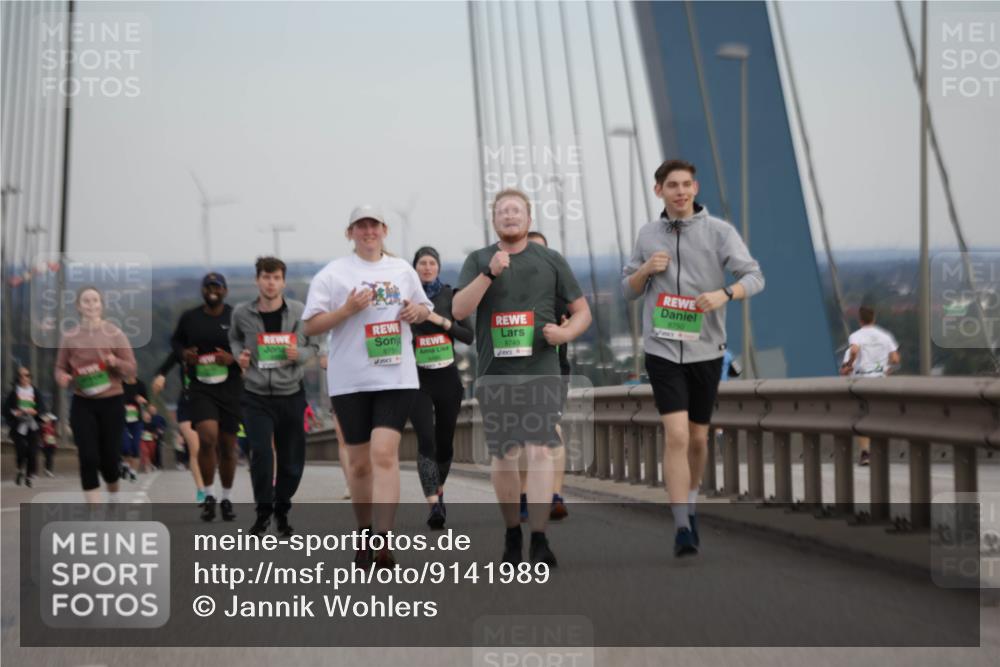 03.10.2025 - Köhlbrandbrückenlauf Jannik Wohlers http://msf.ph/oto/9141989 03.10.2025 15:40:29 Position 1 8751, 8749 meine-sportfotos.de