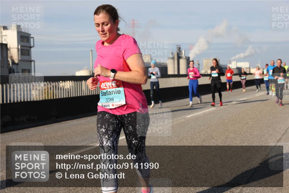 03.10.2025 - Köhlbrandbrückenlauf Lena Gebhardt http://msf.ph/oto/9141990 03.10.2025 09:59:49 Position 2 3239 meine-sportfotos.de