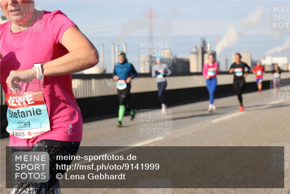 03.10.2025 - Köhlbrandbrückenlauf Lena Gebhardt http://msf.ph/oto/9141999 03.10.2025 09:59:49 Position 2 3239 meine-sportfotos.de
