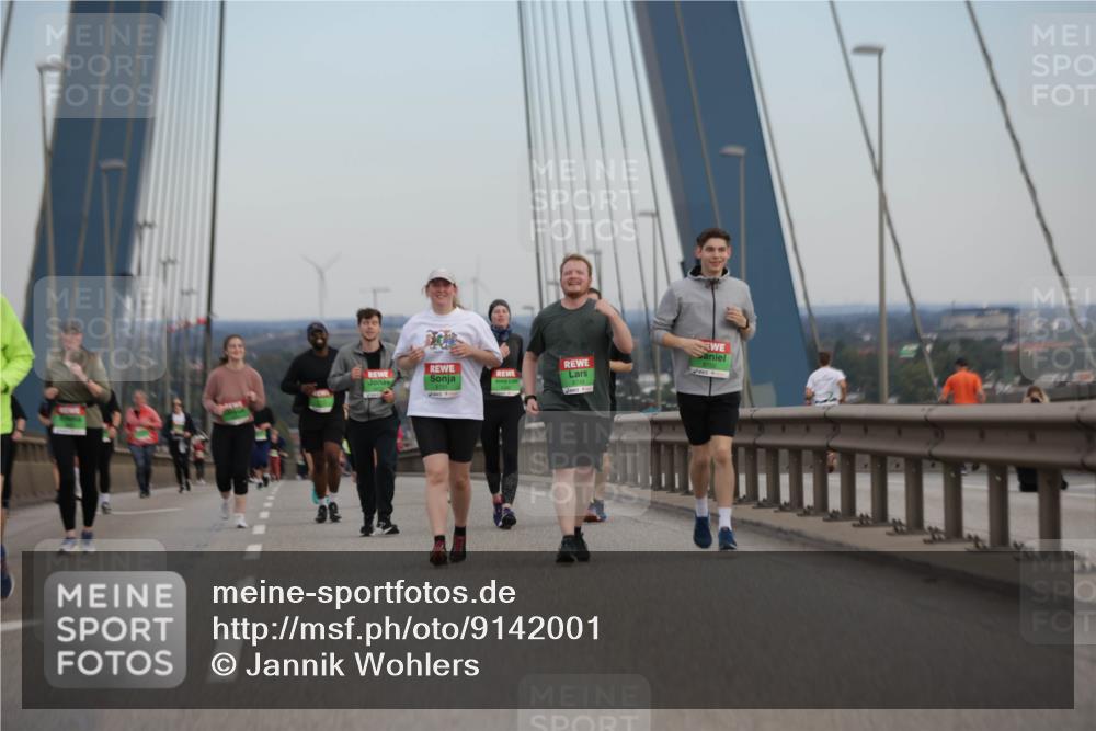 03.10.2025 - Köhlbrandbrückenlauf Jannik Wohlers http://msf.ph/oto/9142001 03.10.2025 15:40:29 Position 1 8749 meine-sportfotos.de
