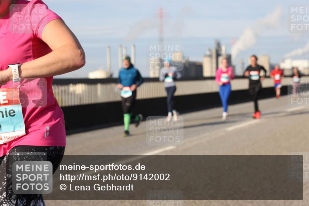 03.10.2025 - Köhlbrandbrückenlauf Lena Gebhardt http://msf.ph/oto/9142002 03.10.2025 09:59:49 Position 2  meine-sportfotos.de
