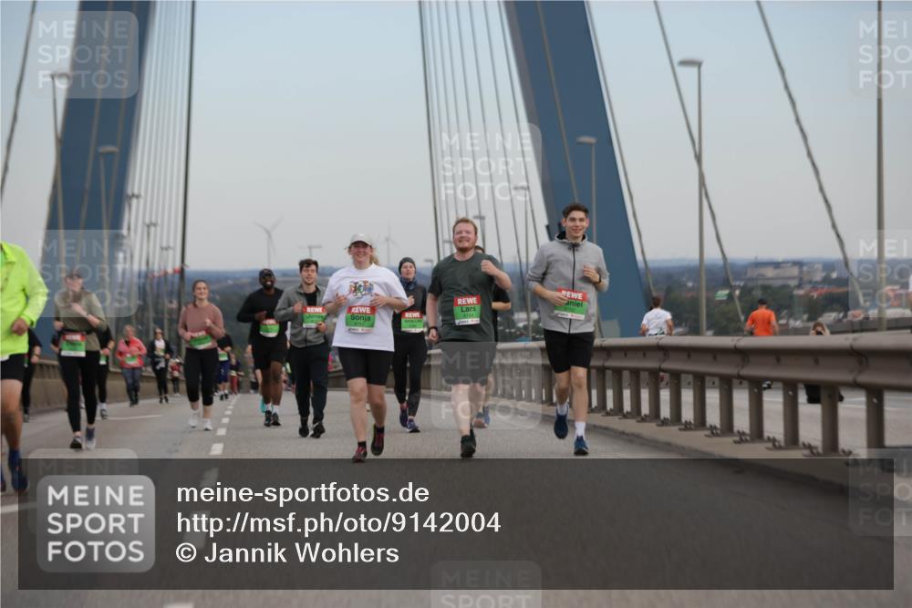 03.10.2025 - Köhlbrandbrückenlauf Jannik Wohlers http://msf.ph/oto/9142004 03.10.2025 15:40:29 Position 1  meine-sportfotos.de