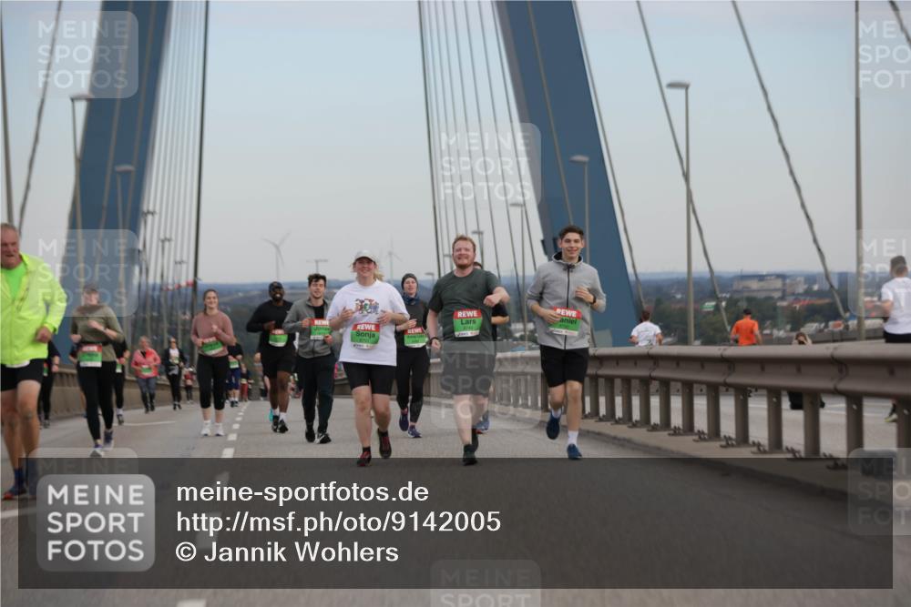 03.10.2025 - Köhlbrandbrückenlauf Jannik Wohlers http://msf.ph/oto/9142005 03.10.2025 15:40:29 Position 1 8749 meine-sportfotos.de