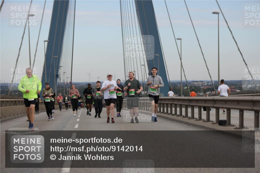 03.10.2025 - Köhlbrandbrückenlauf Jannik Wohlers http://msf.ph/oto/9142014 03.10.2025 15:40:29 Position 1  meine-sportfotos.de