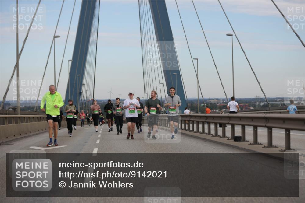 03.10.2025 - Köhlbrandbrückenlauf Jannik Wohlers http://msf.ph/oto/9142021 03.10.2025 15:40:30 Position 1  meine-sportfotos.de