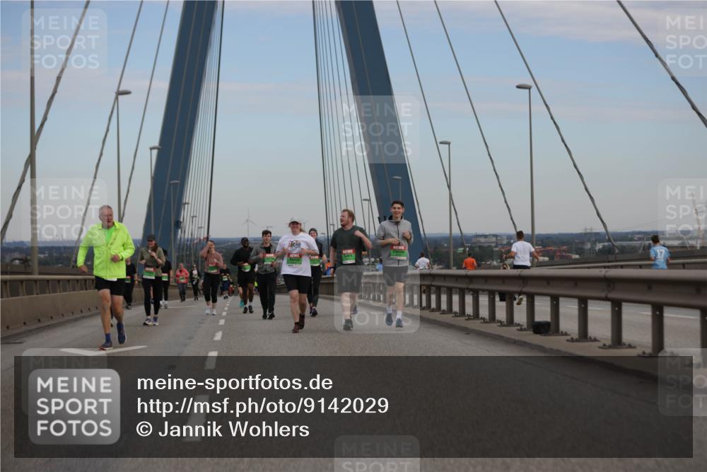 03.10.2025 - Köhlbrandbrückenlauf Jannik Wohlers http://msf.ph/oto/9142029 03.10.2025 15:40:30 Position 1  meine-sportfotos.de
