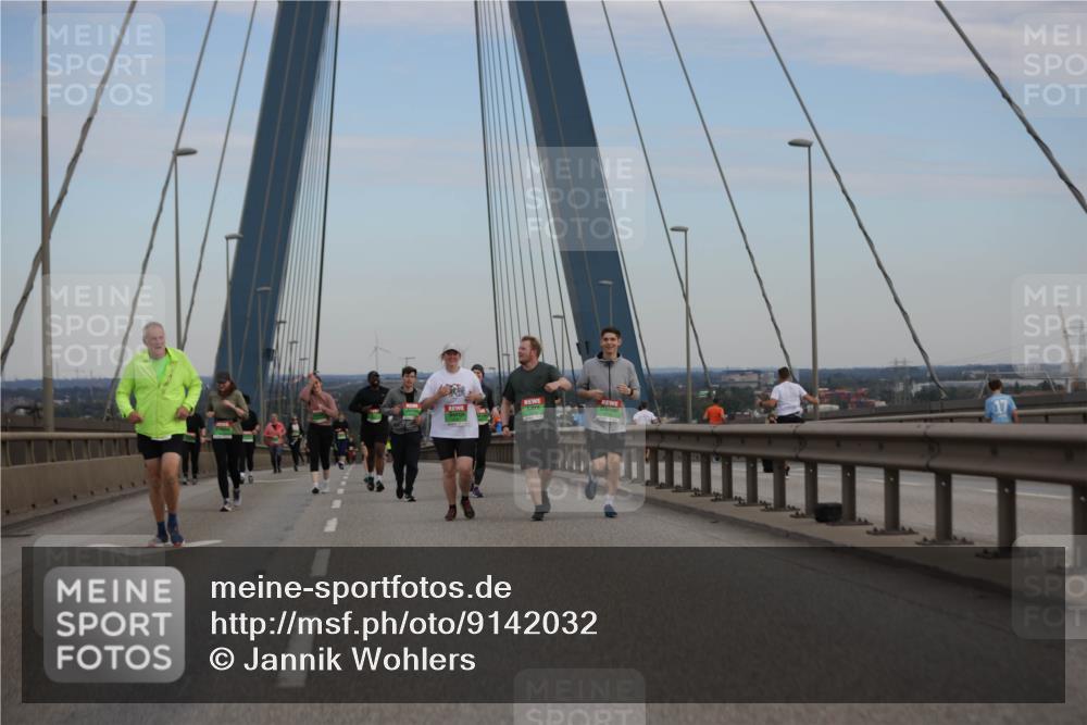 03.10.2025 - Köhlbrandbrückenlauf Jannik Wohlers http://msf.ph/oto/9142032 03.10.2025 15:40:30 Position 1  meine-sportfotos.de