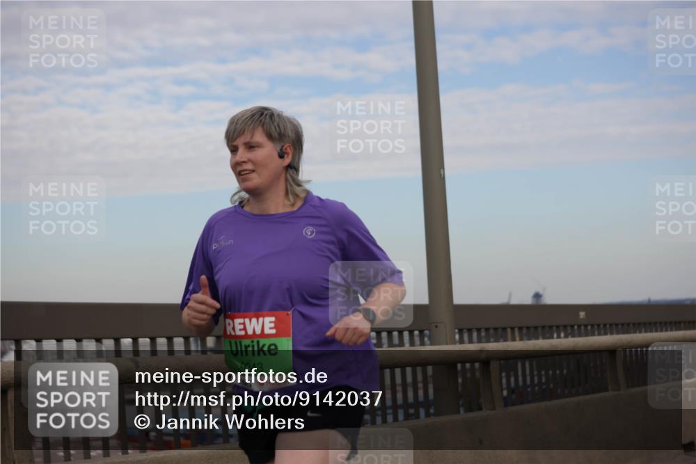 03.10.2025 - Köhlbrandbrückenlauf Jannik Wohlers http://msf.ph/oto/9142037 03.10.2025 15:40:31 Position 1 9343 meine-sportfotos.de