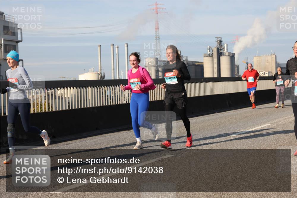 03.10.2025 - Köhlbrandbrückenlauf Lena Gebhardt http://msf.ph/oto/9142038 03.10.2025 09:59:51 Position 2 1042 meine-sportfotos.de