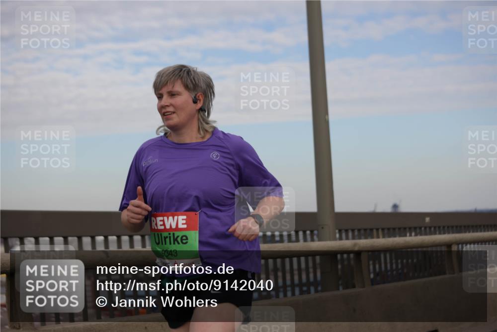 03.10.2025 - Köhlbrandbrückenlauf Jannik Wohlers http://msf.ph/oto/9142040 03.10.2025 15:40:31 Position 1 9343 meine-sportfotos.de