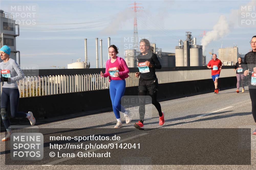 03.10.2025 - Köhlbrandbrückenlauf Lena Gebhardt http://msf.ph/oto/9142041 03.10.2025 09:59:51 Position 2 104, 14 meine-sportfotos.de