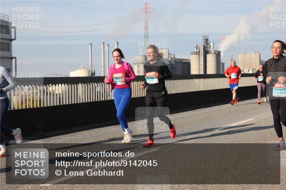 03.10.2025 - Köhlbrandbrückenlauf Lena Gebhardt http://msf.ph/oto/9142045 03.10.2025 09:59:51 Position 2 104, 1615 meine-sportfotos.de