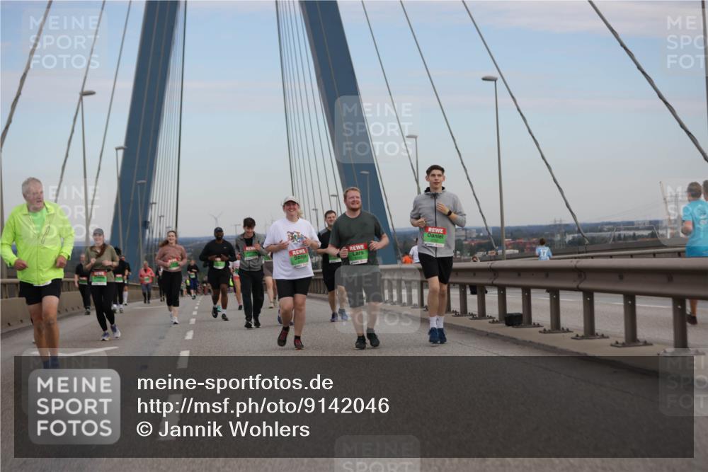 03.10.2025 - Köhlbrandbrückenlauf Jannik Wohlers http://msf.ph/oto/9142046 03.10.2025 15:40:33 Position 1  meine-sportfotos.de