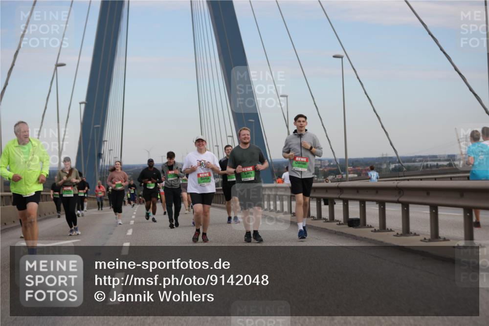 03.10.2025 - Köhlbrandbrückenlauf Jannik Wohlers http://msf.ph/oto/9142048 03.10.2025 15:40:33 Position 1  meine-sportfotos.de