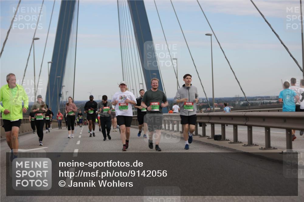 03.10.2025 - Köhlbrandbrückenlauf Jannik Wohlers http://msf.ph/oto/9142056 03.10.2025 15:40:33 Position 1 8751 meine-sportfotos.de