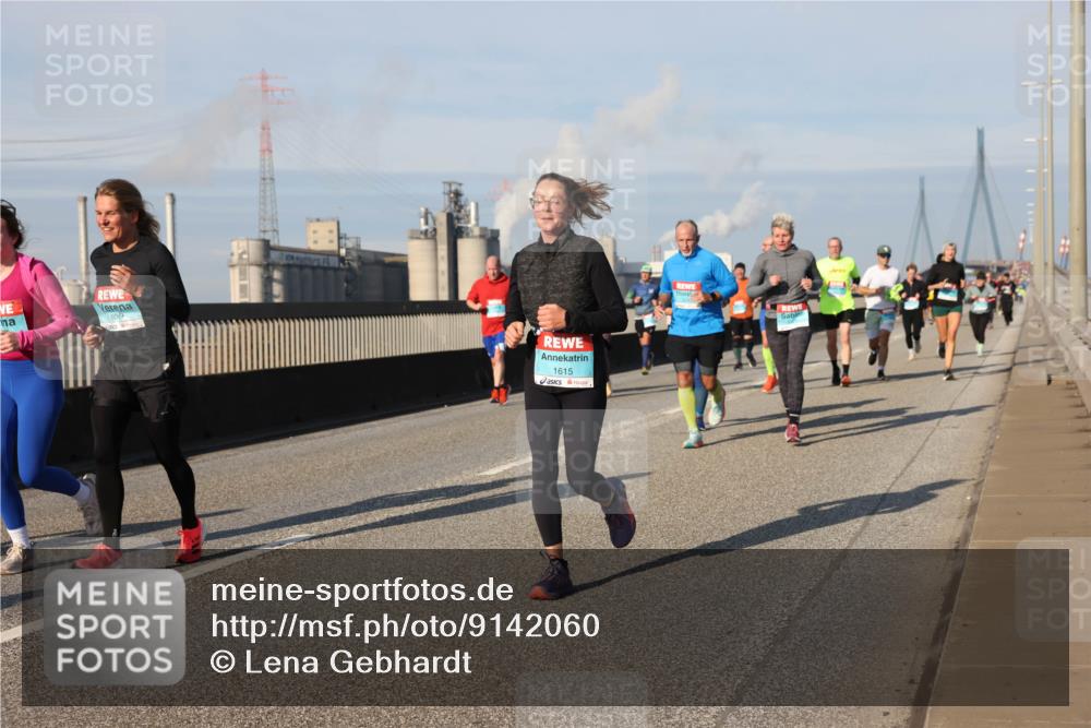 03.10.2025 - Köhlbrandbrückenlauf Lena Gebhardt http://msf.ph/oto/9142060 03.10.2025 09:59:52 Position 2 10, 1615 meine-sportfotos.de