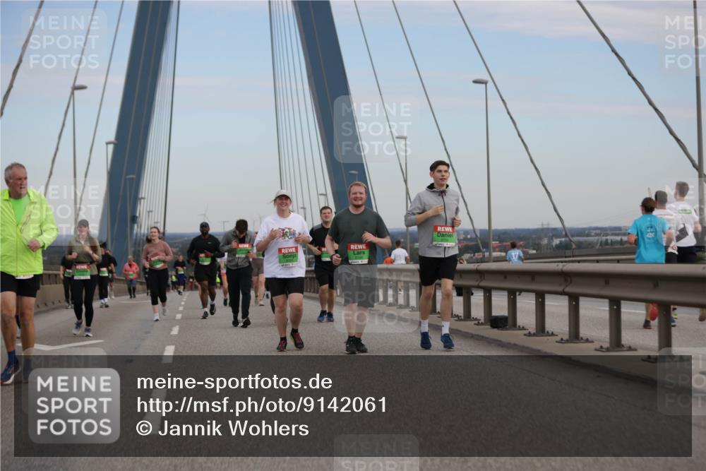 03.10.2025 - Köhlbrandbrückenlauf Jannik Wohlers http://msf.ph/oto/9142061 03.10.2025 15:40:33 Position 1 42 meine-sportfotos.de