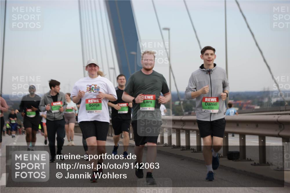 03.10.2025 - Köhlbrandbrückenlauf Jannik Wohlers http://msf.ph/oto/9142063 03.10.2025 15:40:34 Position 1 8751, 8749, 8750 meine-sportfotos.de