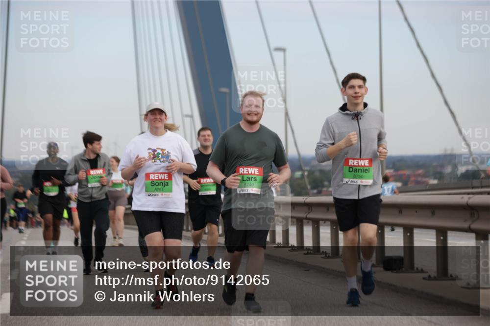 03.10.2025 - Köhlbrandbrückenlauf Jannik Wohlers http://msf.ph/oto/9142065 03.10.2025 15:40:34 Position 1 8751, 8749, 8750 meine-sportfotos.de