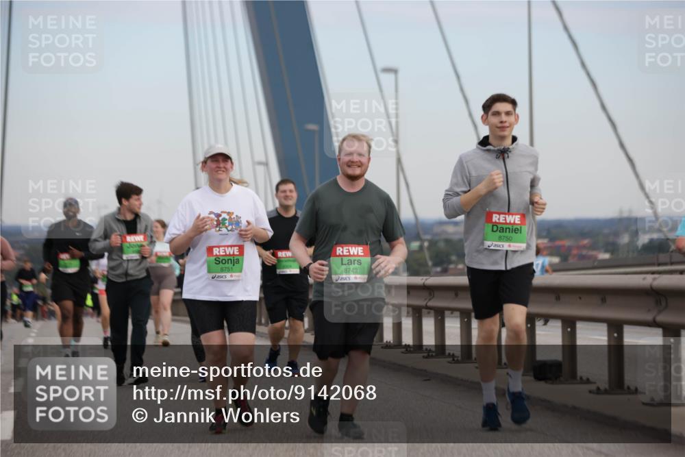 03.10.2025 - Köhlbrandbrückenlauf Jannik Wohlers http://msf.ph/oto/9142068 03.10.2025 15:40:34 Position 1 8751, 8749, 8750 meine-sportfotos.de