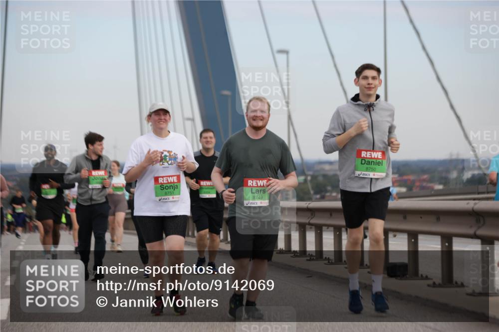 03.10.2025 - Köhlbrandbrückenlauf Jannik Wohlers http://msf.ph/oto/9142069 03.10.2025 15:40:34 Position 1 8751, 8749, 8750 meine-sportfotos.de