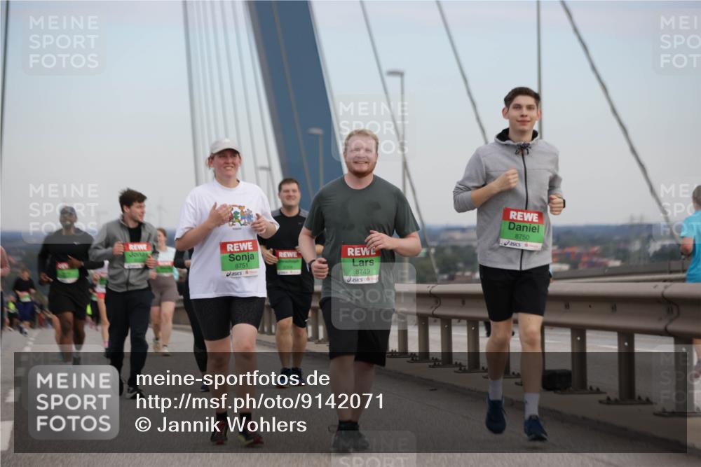 03.10.2025 - Köhlbrandbrückenlauf Jannik Wohlers http://msf.ph/oto/9142071 03.10.2025 15:40:34 Position 1 8751, 0, 8749, 8750 meine-sportfotos.de