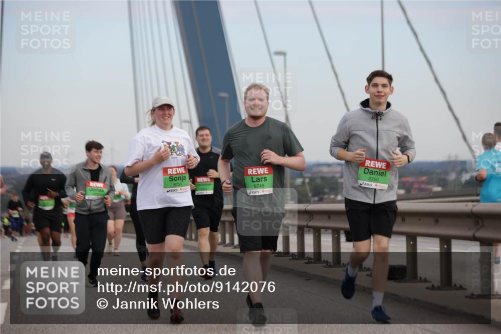 03.10.2025 - Köhlbrandbrückenlauf Jannik Wohlers http://msf.ph/oto/9142076 03.10.2025 15:40:34 Position 1 8751, 8749, 8750 meine-sportfotos.de