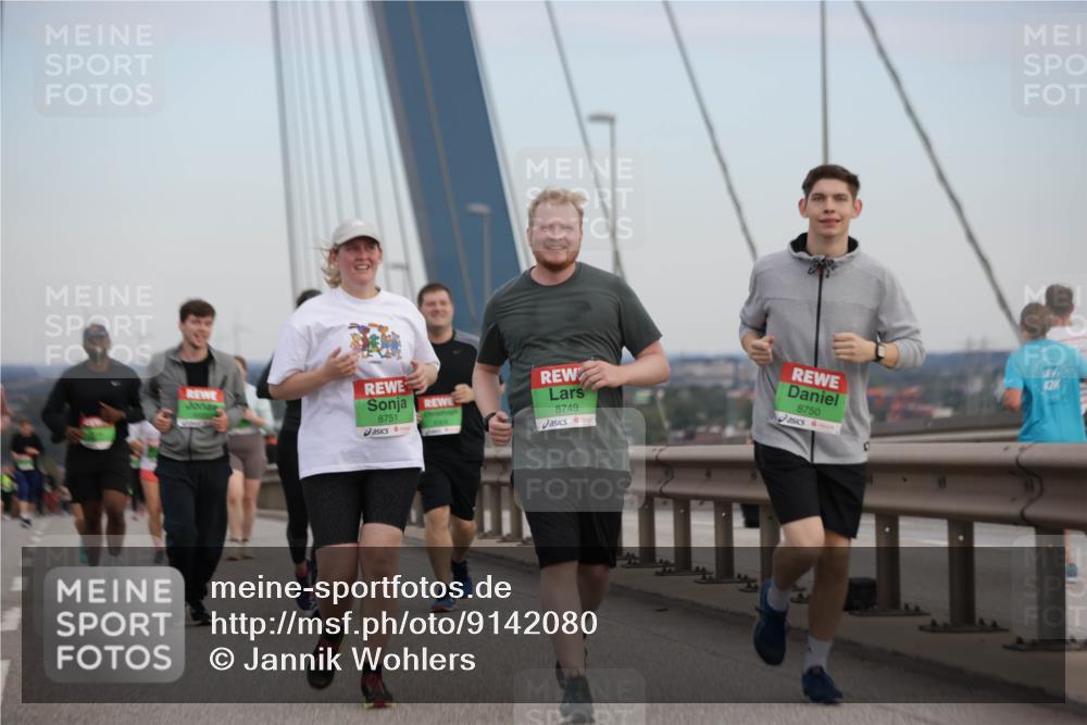 03.10.2025 - Köhlbrandbrückenlauf Jannik Wohlers http://msf.ph/oto/9142080 03.10.2025 15:40:34 Position 1 8750, 8751, 8749, 37, 42 meine-sportfotos.de