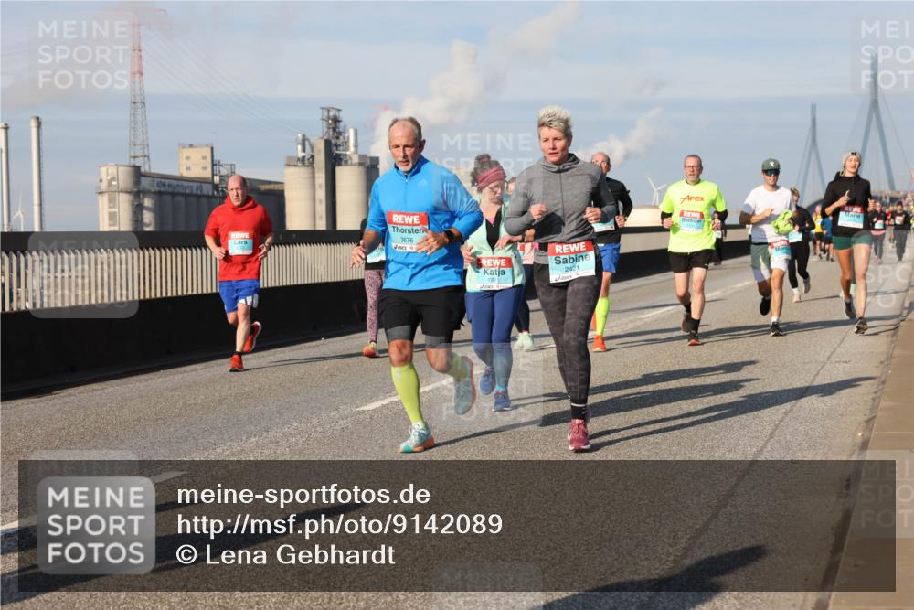 03.10.2025 - Köhlbrandbrückenlauf Lena Gebhardt http://msf.ph/oto/9142089 03.10.2025 09:59:53 Position 2 3676, 191, 2421 meine-sportfotos.de