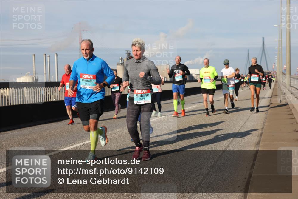 03.10.2025 - Köhlbrandbrückenlauf Lena Gebhardt http://msf.ph/oto/9142109 03.10.2025 09:59:54 Position 2 3676, 2421 meine-sportfotos.de