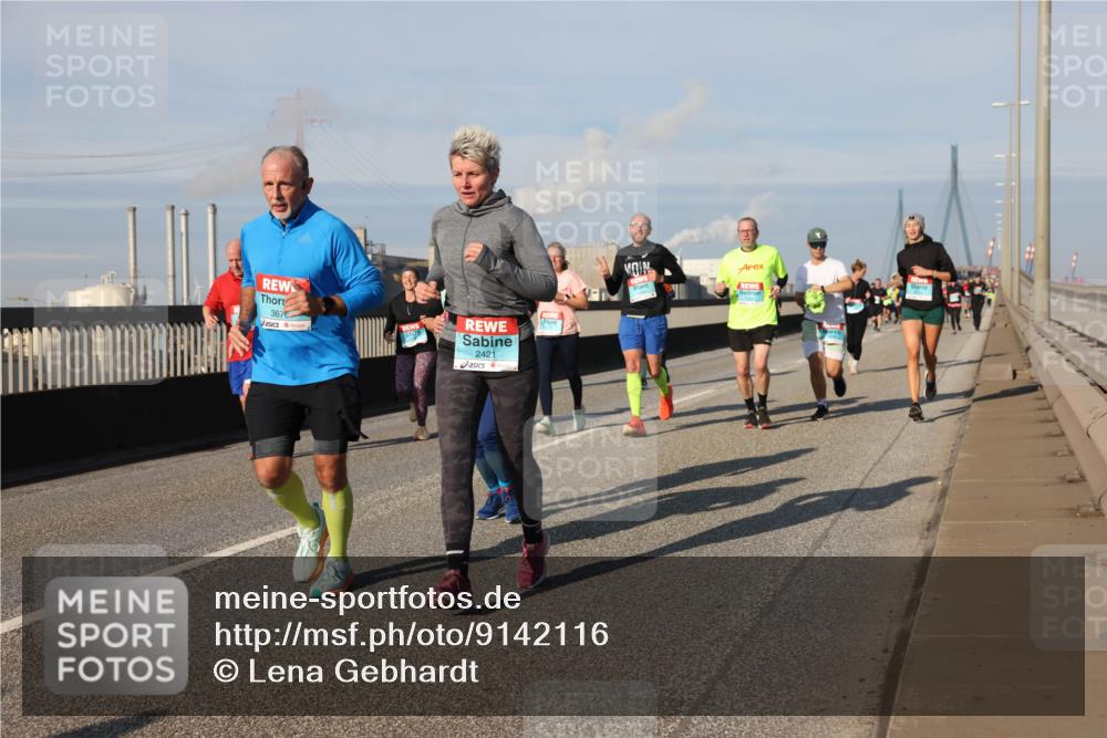 03.10.2025 - Köhlbrandbrückenlauf Lena Gebhardt http://msf.ph/oto/9142116 03.10.2025 09:59:54 Position 2 3676, 2421 meine-sportfotos.de