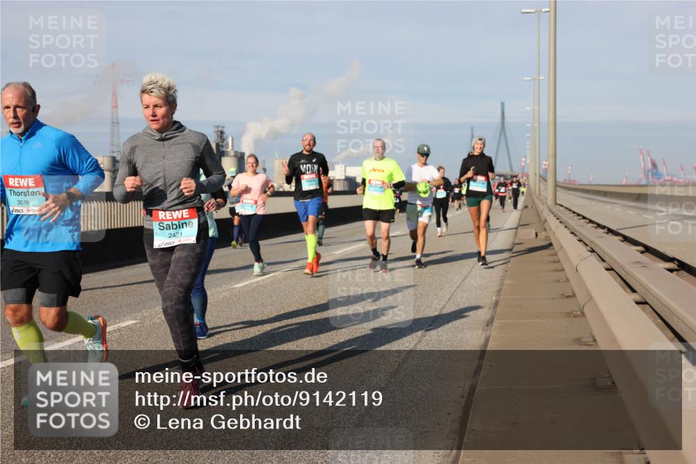 03.10.2025 - Köhlbrandbrückenlauf Lena Gebhardt http://msf.ph/oto/9142119 03.10.2025 09:59:55 Position 2 3676, 2421 meine-sportfotos.de