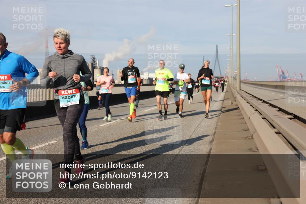 03.10.2025 - Köhlbrandbrückenlauf Lena Gebhardt http://msf.ph/oto/9142123 03.10.2025 09:59:55 Position 2 676, 2421 meine-sportfotos.de