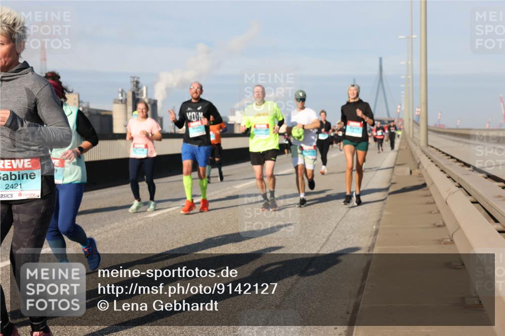 03.10.2025 - Köhlbrandbrückenlauf Lena Gebhardt http://msf.ph/oto/9142127 03.10.2025 09:59:55 Position 2 2421 meine-sportfotos.de