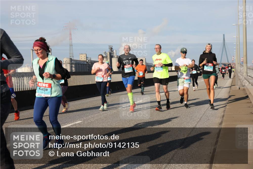 03.10.2025 - Köhlbrandbrückenlauf Lena Gebhardt http://msf.ph/oto/9142135 03.10.2025 09:59:56 Position 2 1911, 1731, 2514 meine-sportfotos.de