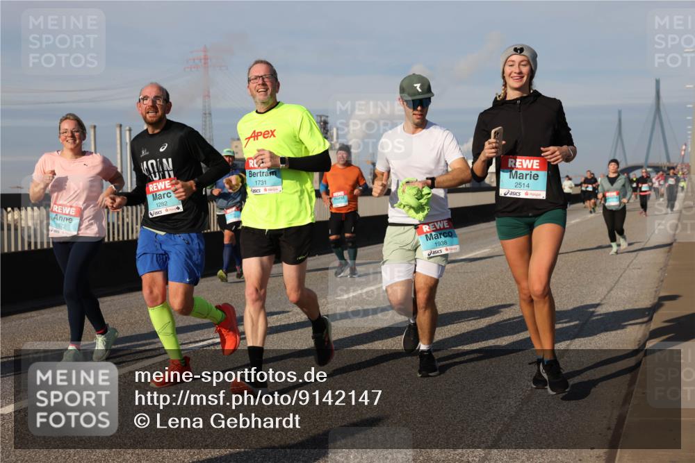 03.10.2025 - Köhlbrandbrückenlauf Lena Gebhardt http://msf.ph/oto/9142147 03.10.2025 09:59:57 Position 2 1672, 1282, 1731, 1938, 2514 meine-sportfotos.de