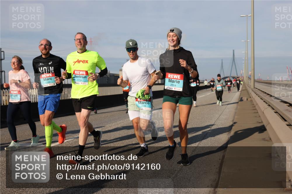 03.10.2025 - Köhlbrandbrückenlauf Lena Gebhardt http://msf.ph/oto/9142160 03.10.2025 09:59:57 Position 2 1672, 1282, 1731, 1938, 2514 meine-sportfotos.de