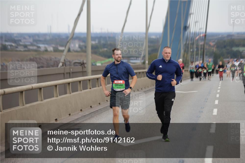 03.10.2025 - Köhlbrandbrückenlauf Jannik Wohlers http://msf.ph/oto/9142162 03.10.2025 15:41:21 Position 1 8672 meine-sportfotos.de