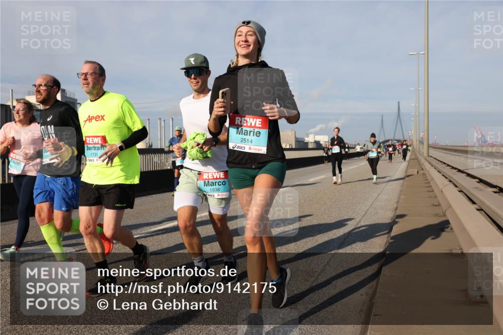 03.10.2025 - Köhlbrandbrückenlauf Lena Gebhardt http://msf.ph/oto/9142175 03.10.2025 09:59:58 Position 2 672, 1731, 1938, 2514 meine-sportfotos.de