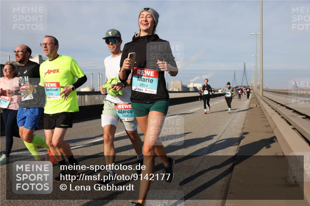 03.10.2025 - Köhlbrandbrückenlauf Lena Gebhardt http://msf.ph/oto/9142177 03.10.2025 09:59:58 Position 2 672, 1731, 2514, 1938 meine-sportfotos.de