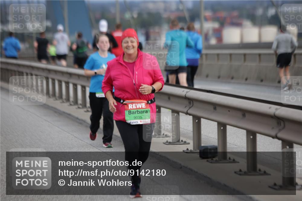 03.10.2025 - Köhlbrandbrückenlauf Jannik Wohlers http://msf.ph/oto/9142180 03.10.2025 15:41:25 Position 1 9035 meine-sportfotos.de