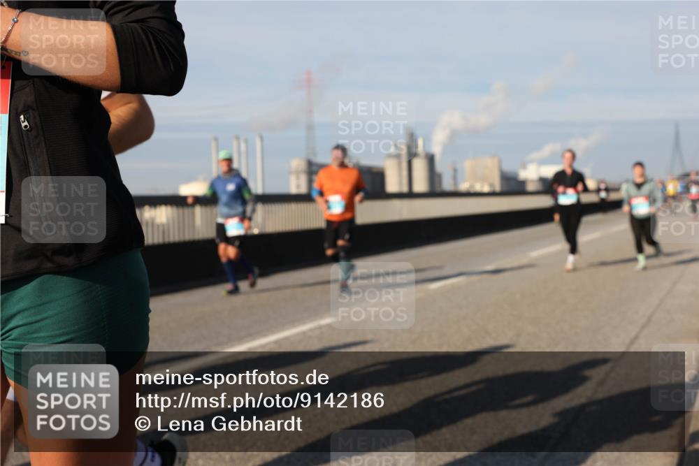 03.10.2025 - Köhlbrandbrückenlauf Lena Gebhardt http://msf.ph/oto/9142186 03.10.2025 09:59:58 Position 2  meine-sportfotos.de