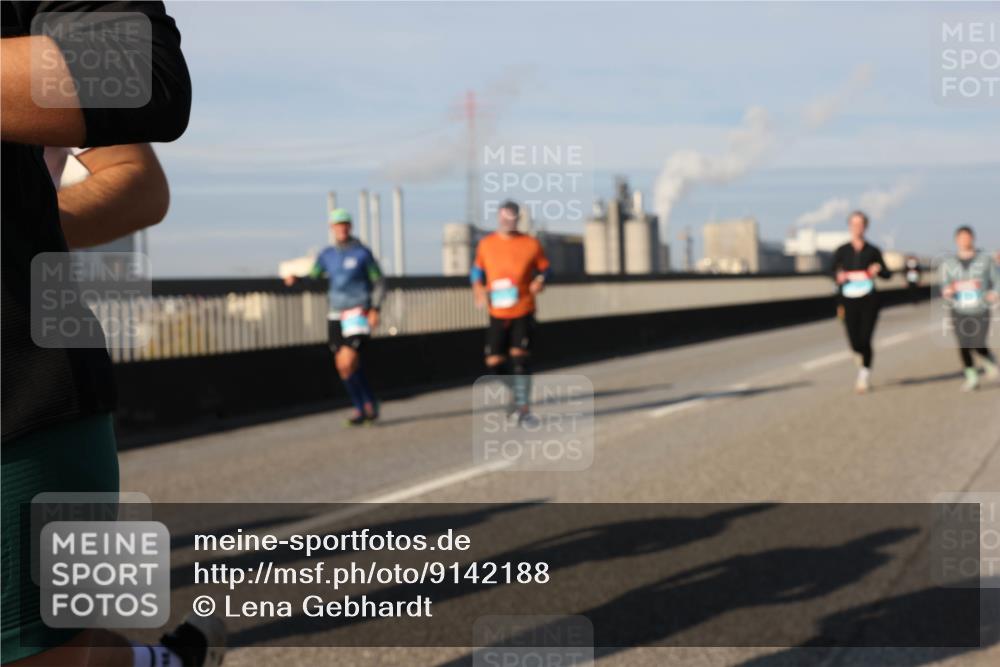 03.10.2025 - Köhlbrandbrückenlauf Lena Gebhardt http://msf.ph/oto/9142188 03.10.2025 09:59:58 Position 2  meine-sportfotos.de