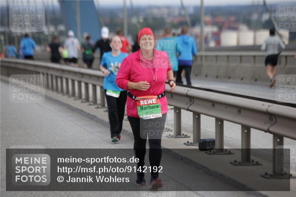 03.10.2025 - Köhlbrandbrückenlauf Jannik Wohlers http://msf.ph/oto/9142192 03.10.2025 15:41:25 Position 1 9035 meine-sportfotos.de