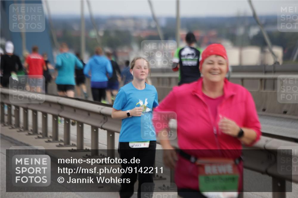 03.10.2025 - Köhlbrandbrückenlauf Jannik Wohlers http://msf.ph/oto/9142211 03.10.2025 15:41:27 Position 1  meine-sportfotos.de